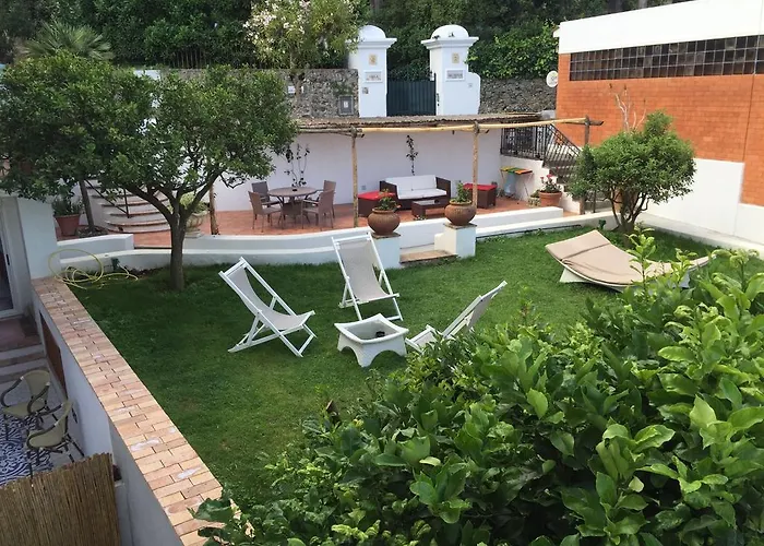 Viale Axel Munthe Bed & Breakfast 2*