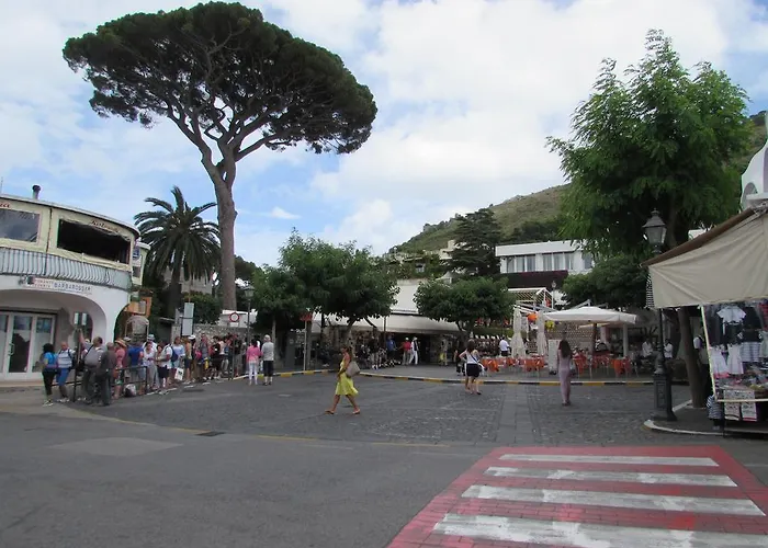 Viale Axel Munthe 2* אנה קאפרי